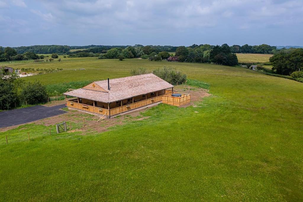 Luxury Log Cabin With A Hot Tub Stone  Luaran gambar